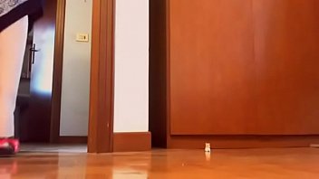 Preview 1 of Step Mom Hotel Single Bed - Nicoletta oggi diventa la tua ragazza gigantessa e ti calpesta fino a farti morire