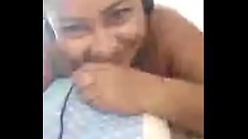 Preview 2 of Wwwxxx Bv - Caiu na net coroa todinha peladinha na cama mostrando a bunda enorme e peitos deliciosos no novinho safado
