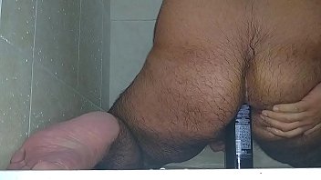 Preview 2 of Biswajitbina Part 2 - Arrombando meu cu com frasco de shampoo