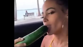Preview 2 of Porn Dance Prrfect - NOVINHA CACHORRA CHUPANDO PEPINO CHEIA DE TES&Atilde_O