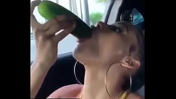 Preview 3 of Porn Dance Prrfect - NOVINHA CACHORRA CHUPANDO PEPINO CHEIA DE TES&Atilde_O