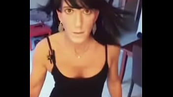 Preview 1 of Foren Objects Big In My Pussy - Who wants to have fun with me??