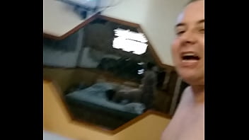 Preview 3 of Brazzers Coming Threw The Window - Coroa sendo enrabava e levando tapas na maldade