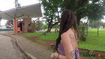 Preview 1 of Mpg Gang - Safada tomando no cuzinho no parque em publico! - Dread Hot
