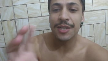 Preview 1 of Shobha Karkada - MEDINDO A ROLA DO MEU AMIGO