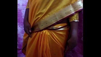 Preview 1 of Ape Tube Barat - Desi Hot Girl Showing Her Assets Stripping In Saree