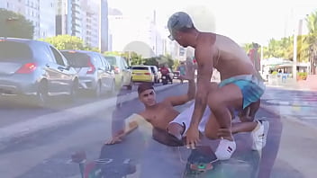 Preview 2 of Xxlx Yoga - Dia de TBT Mlk Edu sem querer atropelou Rodrigo de skate na orla da Copacabana ?Como um rapaz muito solicito ele ajud...