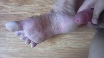 Preview 2 of Xnxx Mnm - Solo cum on my feet