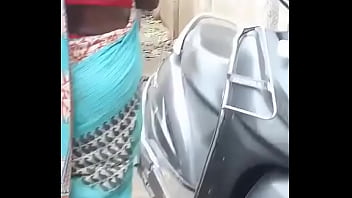 Preview 1 of Noel Bang Bus - Sexy saree aunty