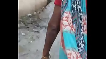 Preview 4 of Noel Bang Bus - Sexy saree aunty