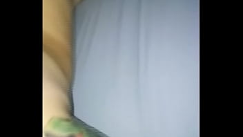 Preview 3 of Tow Momm - A cuatro patas con dedo en el culo