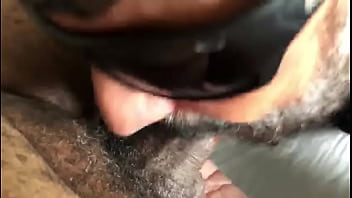 Preview 2 of Omegle Teen Slut - Degustando Um Leitinho