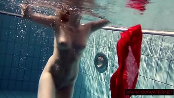 Preview 4 of Chu Lim Suk Jen Ecuador - Lucie hot Russian teen in Czech pool