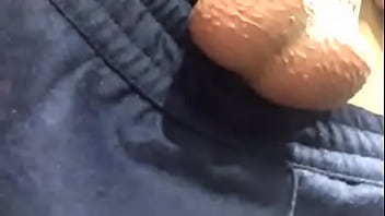 Preview 3 of Creampie Small Sister - Novinho mostrando as bolas em p&uacute_blico (flashing dick)