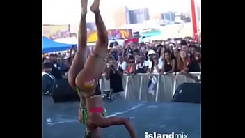 Preview 2 of Xnxx Vrdo - public booty show