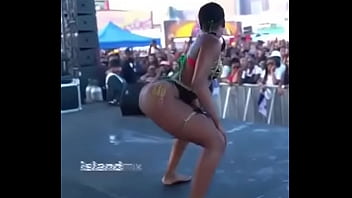 Preview 4 of Xnxx Vrdo - public booty show