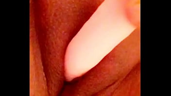 Preview 2 of Porno Youu Jizz - Yellahbaby Playing with Her fat pussy