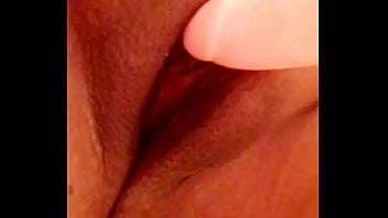 Preview 4 of Porno Youu Jizz - Yellahbaby Playing with Her fat pussy