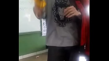 Preview 1 of Milf Lesbian - branquelo putasso com nerf pronta pra enfiar no cu de curioso acesse www.maesvagabundas.com.ur para encontrar mulheres casadas e gostosas