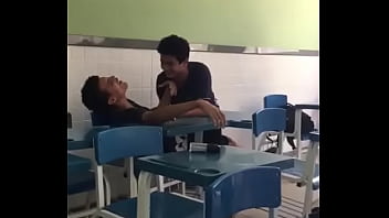 Preview 3 of Sexcy Mom And Dad - Aula vaga de ingl&ecirc_s e os mlk botaram pra GEMER (bagui foi loko)