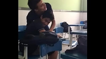 Preview 1 of Sexcy Mom And Dad - Aula vaga de ingl&ecirc_s e os mlk botaram pra GEMER (bagui foi loko)