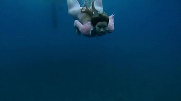 Preview 1 of Foto Memek Pramugari - Swimming Naked Russian Babes