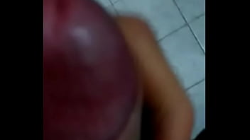 Preview 2 of Mega Indiananty Sex Tub - Latino guapo pajeando parte 1