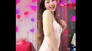 Preview 2 of Dirty Talking Handjob British - Em nhảy m&uacute_a sung qu&aacute_    Uplive show lộ h&agrave_ng