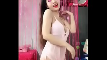 Preview 1 of Dirty Talking Handjob British - Em nhảy m&uacute_a sung qu&aacute_    Uplive show lộ h&agrave_ng