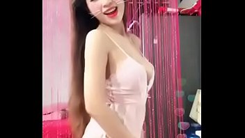 Preview 4 of Dirty Talking Handjob British - Em nhảy m&uacute_a sung qu&aacute_    Uplive show lộ h&agrave_ng
