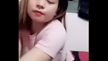Preview 4 of Aunti Boy Xxxx Video Delhi - Uplive em g&aacute_i livestream qu&ecirc_n tắt lộ h&agrave_ng