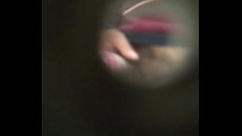 Preview 1 of Guy Hitting - Casado fazendo Banheirao
