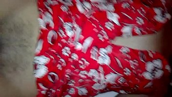 Preview 2 of Julie Barzzer Mom Sexx Kichen - Otra con la esposa de mi compa