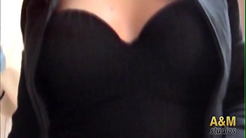 Preview 1 of Www Sexesgiral Com3 - Morenaza amateur atrapada entre dos pollones.