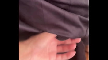 Preview 2 of Dressing Fuck Mom - CONVENCI O VENDEDOR DE BALAS H&Eacute_TERO A ME FUDER. PUTO ERA GOSTOSO E GOZOU NO MEU CUZINHO. - FREE