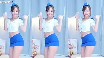 Preview 2 of Hot Mom Sex Video Wih Boy - G&aacute_i H&agrave_n Quốc nhảy kem s&ocirc_ c&ocirc_ la