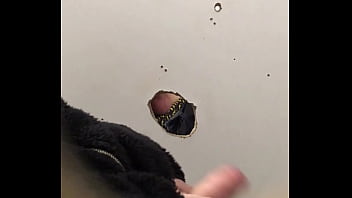 Preview 4 of Sports Oop Porn - Chupando verga en GloryHole