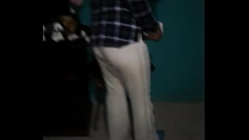 Preview 2 of Dubai Aunty Sex Photos - D&aacute_ndole una nalgada a mi amiga