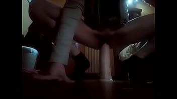 Preview 3 of Couple Meet - Vera moglie troia amatoriale si sfonda la figa con un dildo enorme