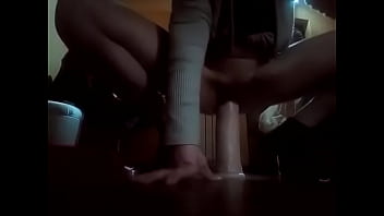 Preview 4 of Couple Meet - Vera moglie troia amatoriale si sfonda la figa con un dildo enorme