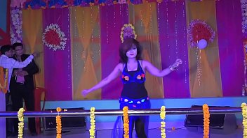 Preview 1 of Pashto Boy Gay Sex - पलंग करे चोय चोय पर जबरदस्त डांस