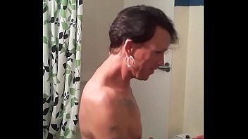 Preview 1 of Frida Doctor - Friends take a shower and end up fucking