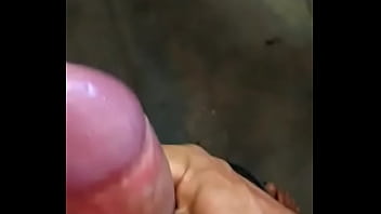 Preview 4 of Sex Unik - Pago pra ele lavar meu carro e ganho um v&iacute_deo dele gozando toda vez. 1