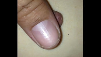 Preview 1 of Oil Freee - Jugando con sus pezones