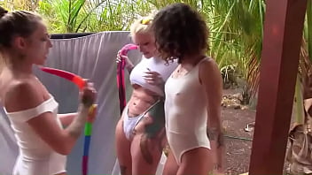 Preview 4 of Imagenesxxx Gratis - Rainbow Puke with April and Katt