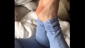 Preview 4 of Knie In Pussy - Girlfriends feet candid