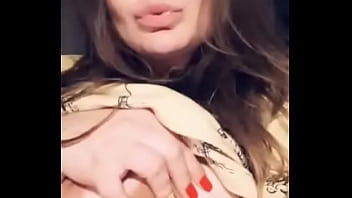 Preview 4 of Femme Marie Trompe Anal - Ира показывает большие сиськи