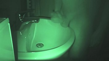Preview 2 of Night Bed Room Sleep Girl - Nachts heimlich im Bad