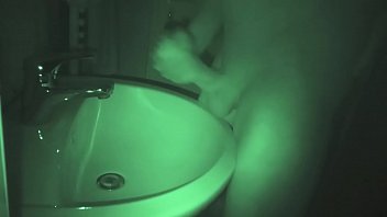 Preview 3 of Night Bed Room Sleep Girl - Nachts heimlich im Bad