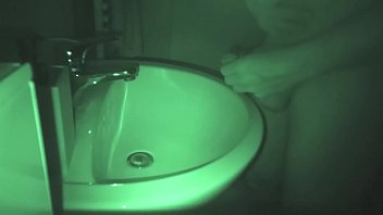 Preview 1 of Night Bed Room Sleep Girl - Nachts heimlich im Bad